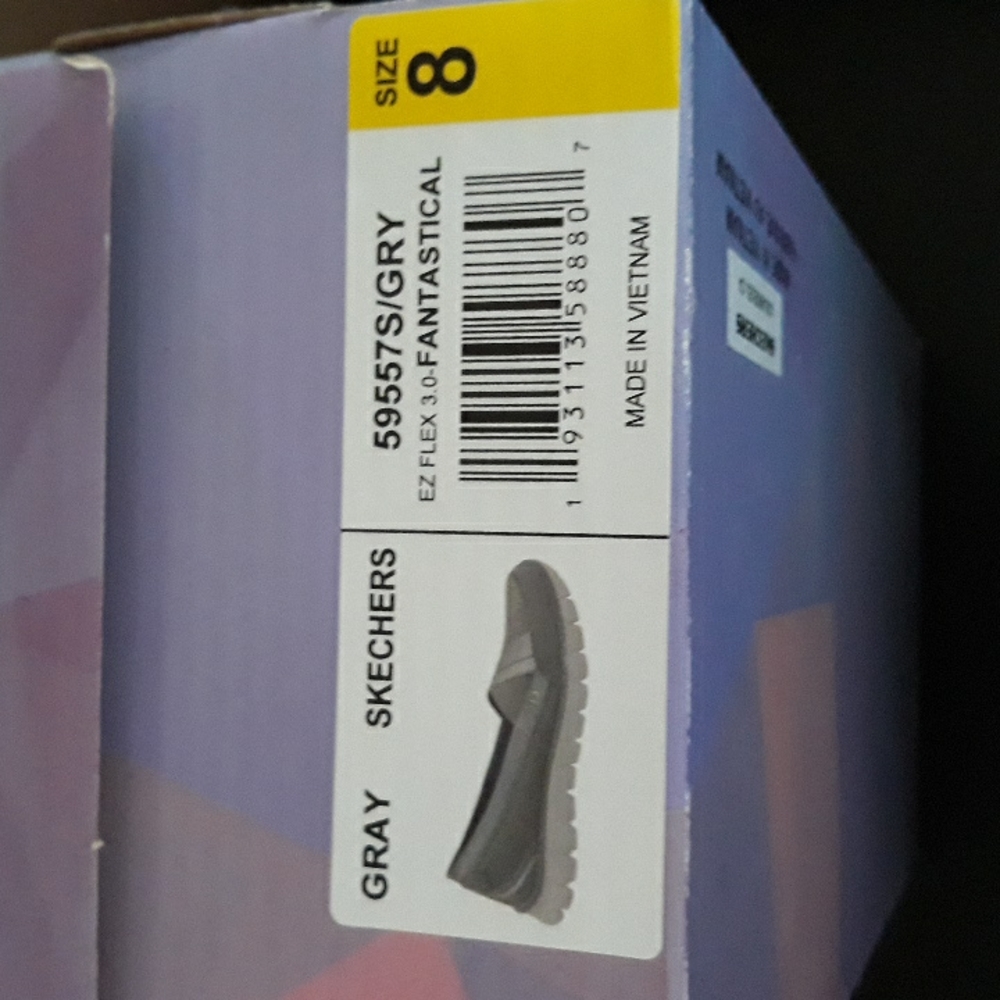 Skechers - Picture 3 of 3